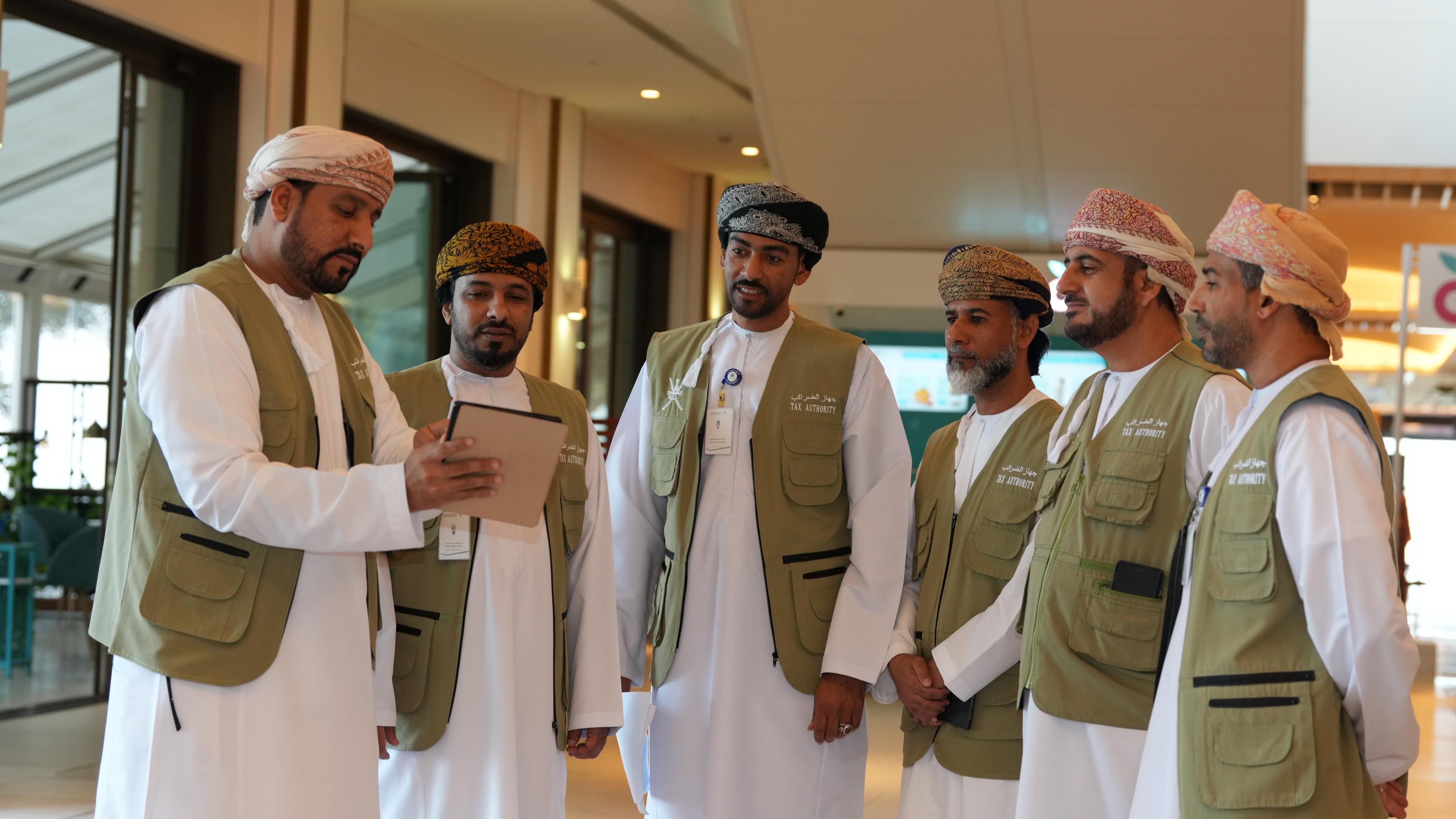 جهاز الضرائب ينفذ زيارات ميدانية رقابية على المنشآت التجارية ببوشر